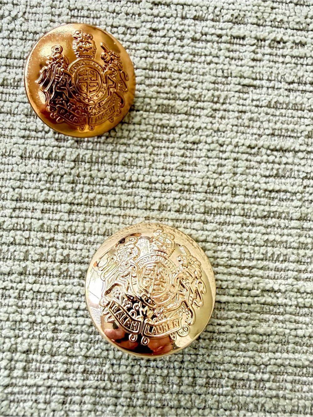 BRAND NEW Ralph Lauren
Coat of Arms Set of 2 Gold
Buttons